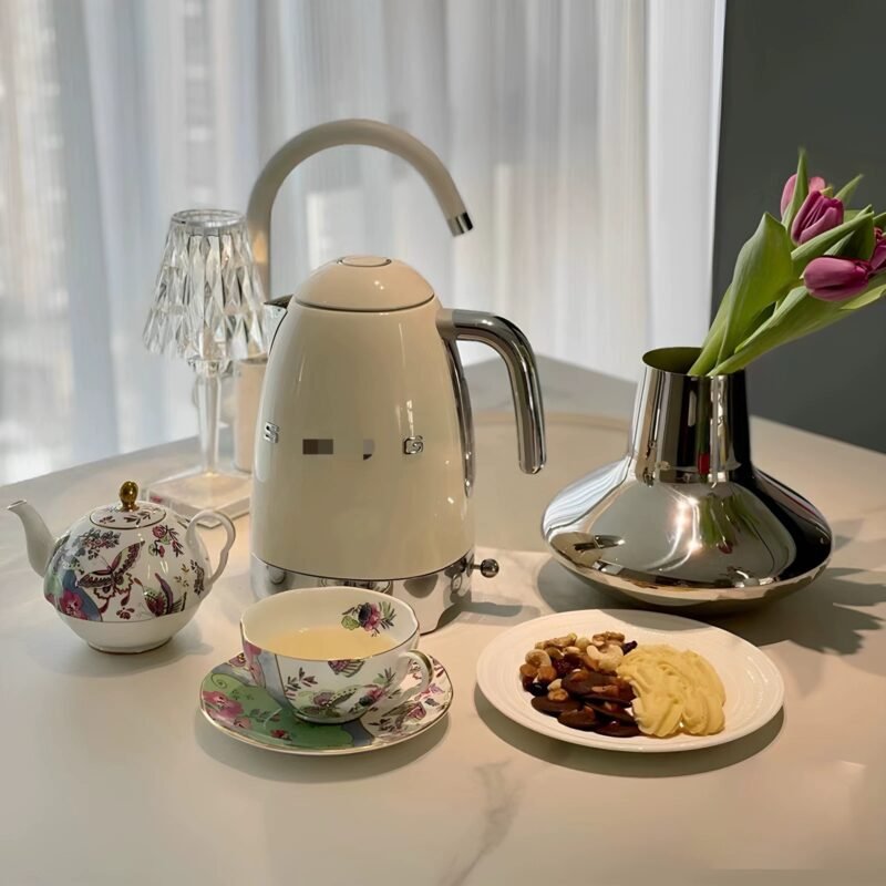 KLF03 KETTLE SMEG